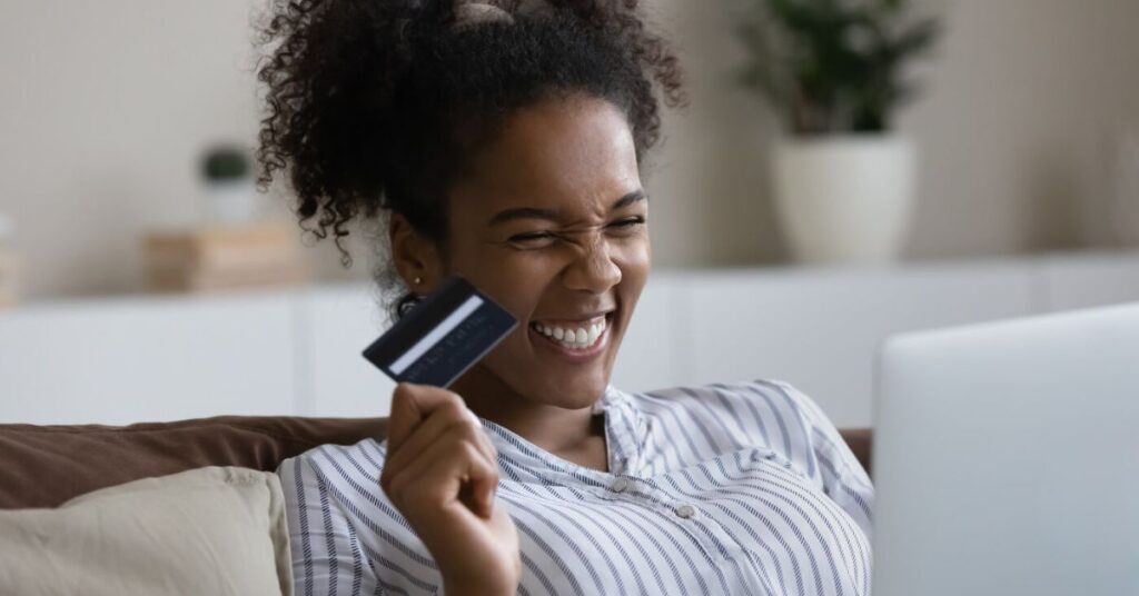 See the digital banks that are approving credit even with a negative or low credit score.