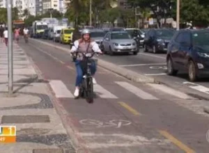 Bicicleta elétrica, onde pode circular e o que diz a lei: diferenças para ciclomotor, regras de trânsito, multas e exigências após acidente no Rio