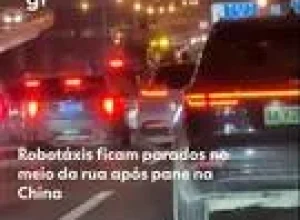 Robotáxis Apollo Go param em massa em Wuhan, cerca de 100 veículos travam ruas e deixam passageiros presos por até duas horas, reacendendo debate sobre segurança