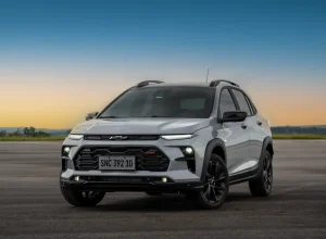 Chevrolet Sonic chega como SUV compacto para enfrentar Volkswagen Nivus no Brasil, estreia em maio com 1.0 turbo, câmbio automático e preço estimado entre R$ 130 mil e R$ 160 mil