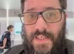 Denza Z, supercarro elétrico da Denza/BYD com 1.000 cv acelera 0 a 100 km/h em menos de dois segundos e recarrega de 10% a 97% em 9 minutos, chega ao Brasil em 2026