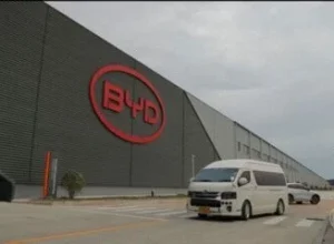 EUA incluem Baidu, Alibaba, BYD e outras empresas em lista de empresas militares chinesas, 188 nomes e proibição de contratos diretos a partir de junho