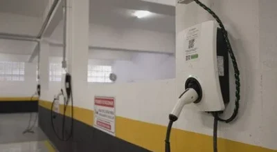 Carro elétrico no condomínio, quem paga a instalação dos carregadores, estrutura coletiva ou consumo individual? Entenda regras, custos e soluções práticas